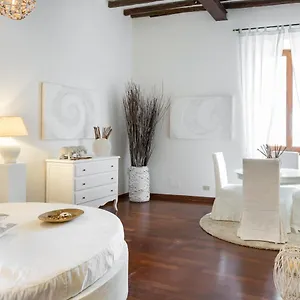Apartment Ghetto Campo Dei Fiori Luxury White, Rome
